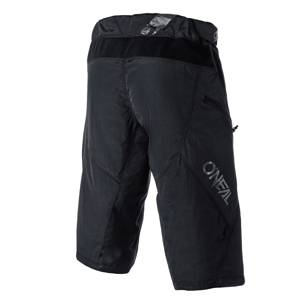 Ein Paar O'NEAL GENERATOR Shorts in Schwarz, mit mehreren Taschen und dem seitlich aufgedruckten Markennamen „O'NEAL“. Diese robusten, langlebigen Shorts eignen sich perfekt zum Mountainbiken und anderen Outdoor-Aktivitäten und sind somit ein wesentlicher Bestandteil jeder MTB-Ausrüstung.