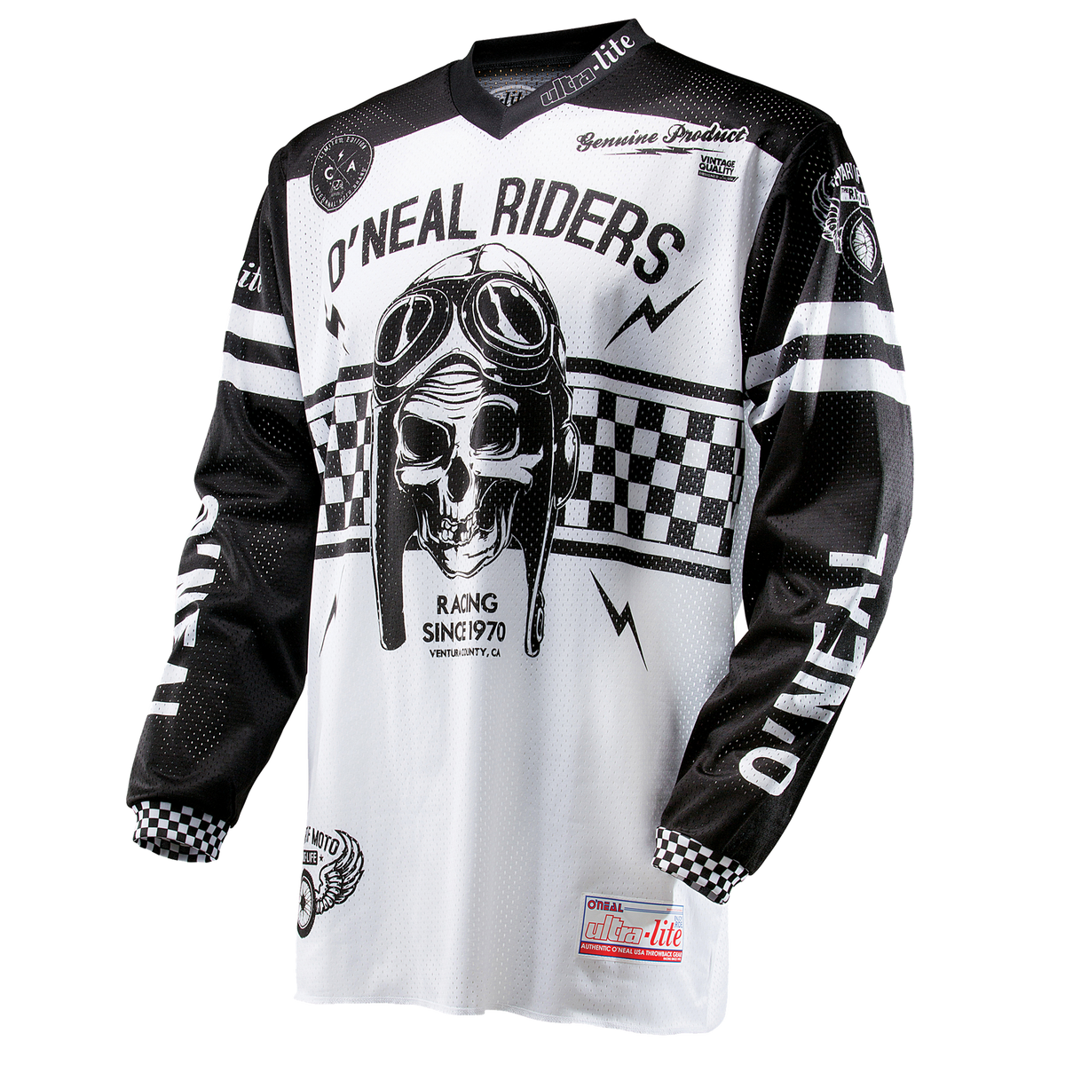 Das O'NEAL ULTRA LITE LE Jersey ist ein schwarz-weißes Langarm-Motocross-Trikot mit einem auffälligen Design mit einem Totenkopf mit Fliegerbrille und dem Text „O'NEAL RIDERS, RACING SINCE 1970“. Die Ärmel und der obere Brustbereich haben schwarze Hintergründe mit weißen Streifen und Schachbrettmustern. Ideal zum Erreichen von Bestleistungen auf der Strecke.