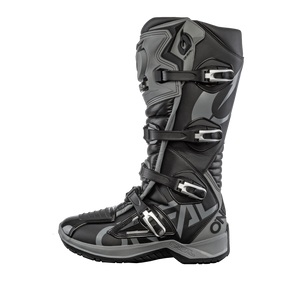 Der O'NEAL RMX Stiefel, ein zweifarbiger Offroad-Stiefel in Schwarz und Grau, ist mit mehreren verstellbaren Schnallen und verstärkter Polsterung ausgestattet. Er verfügt über ein robustes Design mit einer robusten Sohle, die für unwegsames Gelände geeignet ist, und ist damit perfekt für Offroad-Abenteuer. Das sichtbare O'NEAL-Markenlogo an der Seite trägt zu seinem robusten Look bei.