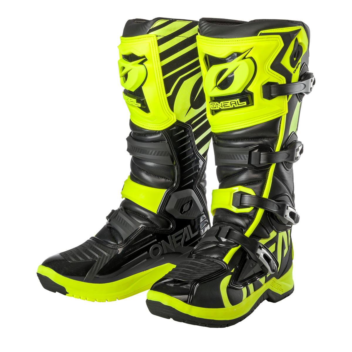 Ein Paar schwarze und neongelbe O'NEAL RMX Stiefel Motocross-Stiefel mit mehreren verstellbaren Riemen und einem auffälligen Design mit dem Markennamen „O'NEAL“ vor einem soliden schwarzen Hintergrund.