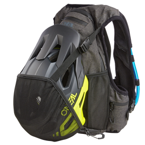 https://cdn.oneal.eu/assets/_default_upload_bucket/2020_ONeal_Hydration%20Backpack_ROMER_black_detail4.png