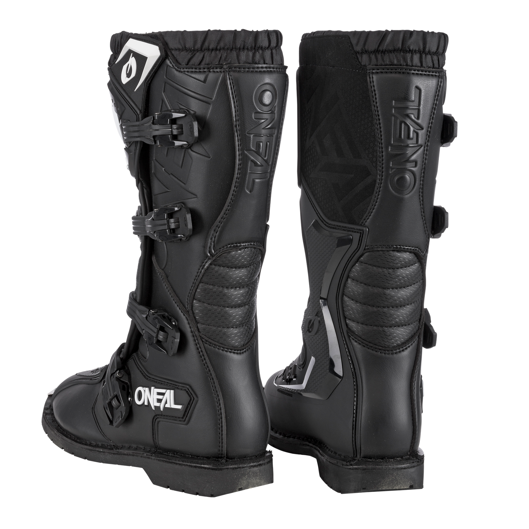 Ein Paar O'NEAL RIDER PRO Stiefel in Schwarz, mit robuster Konstruktion mit mehreren verstellbaren Schnallen, verstärkten Schienbeinschützern und gesteppten Details an den Seiten für Schutz und Halt. Diese Stiefel verfügen über eine robuste Sohle, die speziell für das Fahren im Gelände entwickelt wurde.