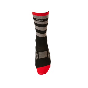 https://cdn.oneal.eu/assets/_default_upload_bucket/2022_ONeal_MTB%20PERFORMANCE%20SOCK_STRIPE%20V.22_black%20gray%20red_front.png