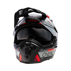 https://cdn.oneal.eu/assets/_default_upload_bucket/2023_D-SRS%20Helmet%20SQUARE%20V.23_black_red_front_1.png