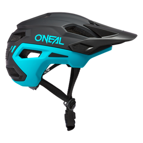 https://cdn.oneal.eu/assets/_default_upload_bucket/2023_ONeal_Trailfinder%20Helmet%20Split%20V.23_black_teal_right.png