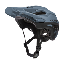 https://cdn.oneal.eu/assets/_default_upload_bucket/2023_ONeal_Trailfinder%20Helmet%20Split%20V.23_gray_black_front.png