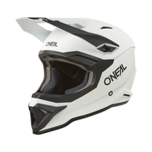 https://cdn.oneal.eu/assets/_default_upload_bucket/2024_ONeal_1SRS%20Helmet%20SOLID%20V.24_white_45%20front_left.png