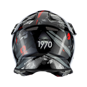 Ein schwarzer O'NEAL F-SRS SYNTHY Motocross-Helm besticht durch rote und silberne geometrische Designs, Belüftungsöffnungen und den auffälligen Schriftzug „Racing Since 1970“ auf der Rückseite, gepaart mit kleineren Texten und Grafiken für Stil und Kopfschutz.