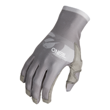 https://cdn.oneal.eu/assets/_default_upload_bucket/2024_ONeal_PODIUM%201.0%20Glove%20V.24_gray_white_front.png