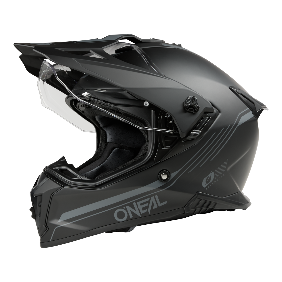 Der O'NEAL A-SRS Helmet SOLID ist ein mattschwarzer Motorradhelm mit transparentem Visier und elegantem Offroad-Design mit aerodynamischen Linien und zusätzlichen Belüftungsöffnungen. Das kultige O'Neal-Logo ziert die Seite vor einem schwarzen Hintergrund.