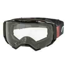 Die O'NEAL B-22 Goggle COVERT von O'NEAL zeichnet sich durch ein modernes und robustes Design aus und eignet sich perfekt als Schutzbrille für Offroad-Bike- oder Motocross-Aktivitäten. Diese Brille kommt in einer auffälligen Schwarz/Rot-Farbkombination mit klaren Gläsern und einem dunklen, verstellbaren Riemen.