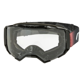 Die O'NEAL B-22 Goggle COVERT von O'NEAL zeichnet sich durch ein modernes und robustes Design aus und eignet sich perfekt als Schutzbrille für Offroad-Bike- oder Motocross-Aktivitäten. Diese Brille kommt in einer auffälligen Schwarz/Rot-Farbkombination mit klaren Gläsern und einem dunklen, verstellbaren Riemen.