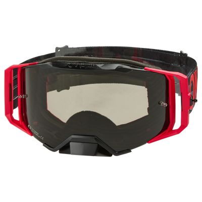 Eine Vorderansicht der O'NEAL B-33 Goggle ICTUS zeigt eine Motocross-Brille in Schwarz/Rot - Grau mit getönter Linse und verstellbarem schwarzen Riemen. Das schlanke Design wird durch eckige Rahmen akzentuiert.