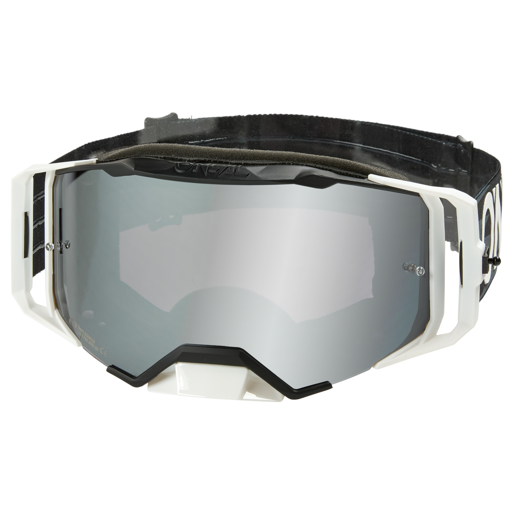 Erlebe die O'NEAL B-33 Goggle ICTUS mit einer modernen reflektierenden gebogenen Linse und einem verstellbaren schwarzen Riemen. Der Rahmen präsentiert ein schlankes Design in Schwarz/Weiß mit stilvollen grauen Akzenten.