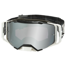 Erlebe die O'NEAL B-33 Goggle ICTUS mit einer modernen reflektierenden gebogenen Linse und einem verstellbaren schwarzen Riemen. Der Rahmen präsentiert ein schlankes Design in Schwarz/Weiß mit stilvollen grauen Akzenten.