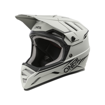 https://cdn.oneal.eu/assets/_default_upload_bucket/2025_ONeal_BACKFLIP%20Helmet%20SOLID%20V.25_gray_45_front_left_2.png