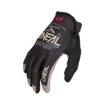 https://cdn.oneal.eu/assets/_default_upload_bucket/2025_ONeal_MAYHEM%20Nanofront%20Glove%20DIRT%20V.25_black_sand_front.png