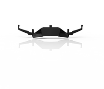 Ein elegantes schwarzes Gadget, die O'NEAL Nose Guard B-22, B-33, B-55 Goggle, sitzt prominent auf einer reflektierenden Oberfläche. Seine eckige Form und die schlanken Verlängerungen erinnern an ein kleines Raumschiff vor einem strahlend weißen Hintergrund.